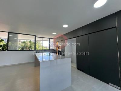 Apartamento de 3 alcobas en venta en El Poblado, Medellín, 230 m² · foto 4 de 20