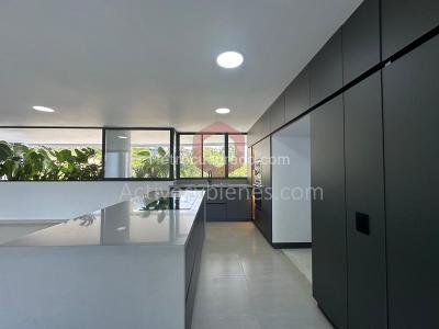 Apartamento de 3 alcobas en venta en El Poblado, Medellín, 230 m² · foto 6 de 20