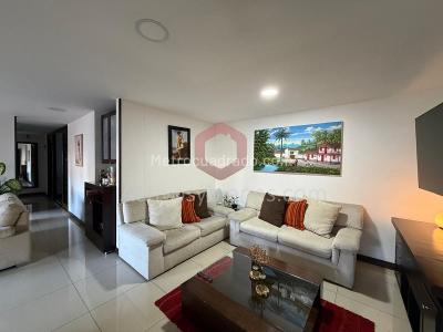 Apartamento de 3 alcobas en venta en El Poblado, Medellín, 129 m² · foto 2 de 20