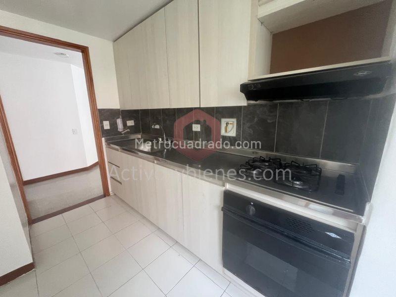 Apartamento de 3 Alcobas en Las Palmas (El Poblado) con Balcón y Doble Parqueadero