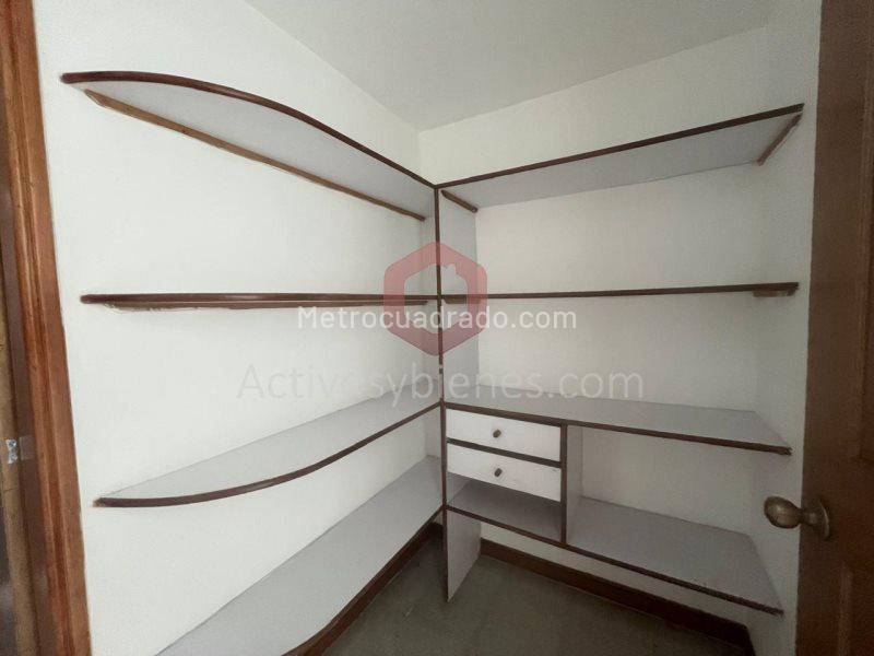 Apartamento de 3 Alcobas en Las Palmas (El Poblado) con Balcón y Doble Parqueadero - 4