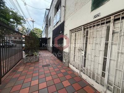 Casa de 5 alcobas en venta en Laureles, Medellín, 244 m² · foto 3 de 8
