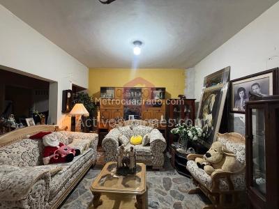 Casa de 5 alcobas en venta en Laureles, Medellín, 244 m² · foto 6 de 8