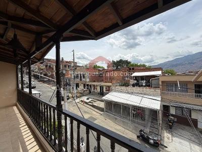 Apartamento de 2 alcobas en venta en Alfonso Lopez, Medellín, 69 m² · foto 2 de 19