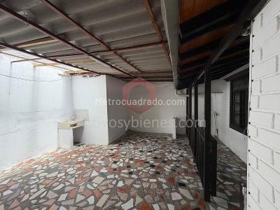 Apartamento de 2 alcobas en venta en Alfonso Lopez, Medellín, 69 m² · foto 16 de 19