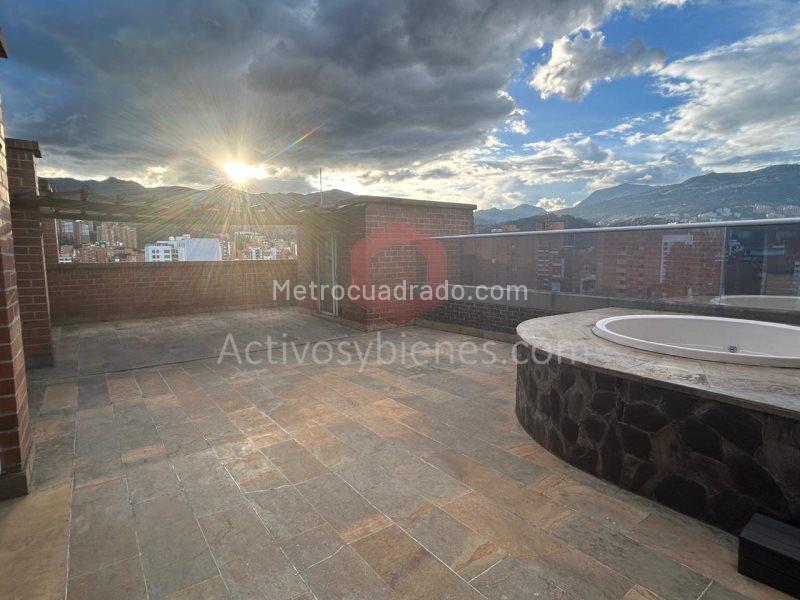 Luxurious 3BR Penthouse with Terrace in El Nogal - 9
