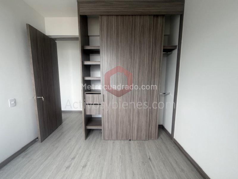 Apartamento Moderno de 3 Alcobas con Balcón en El Poblado - 8