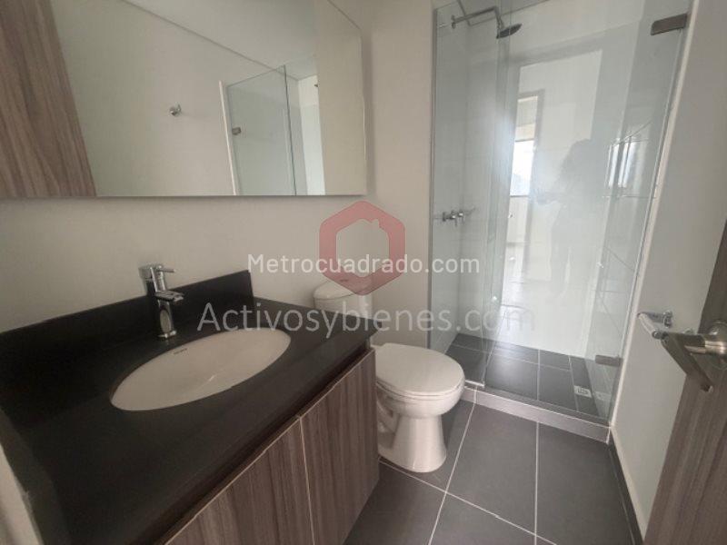 Apartamento Moderno de 3 Alcobas con Balcón en El Poblado - 9