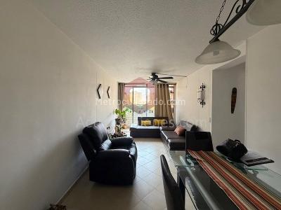Apartamento de 3 alcobas en venta en El Poblado, Medellín, 77 m² · foto 3 de 18