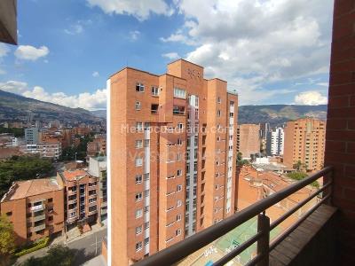 Apartamento de 3 alcobas en arriendo en Laureles, Medellín, 97 m² · foto 9 de 14