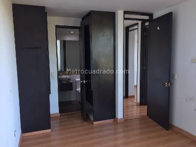 Apartamento en venta en Torres De Mediterraneo, Villavicencio · foto 8 de 17