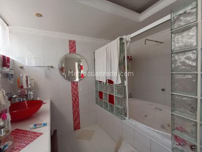 Casa de 5 alcobas en arriendo en El Buque, Villavicencio, 200 m² · foto 18 de 19