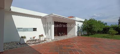 Casa de 4 alcobas en venta en Conj, Villavicencio, 1900 m² · foto 2 de 19