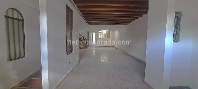 Casa de 5 alcobas en arriendo en Barzal, Villavicencio, 238 m² · foto 2 de 15