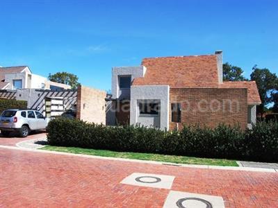 Casa de 5 alcobas en venta en San Simon, Bogotá, 1521 m² · foto 2 de 16