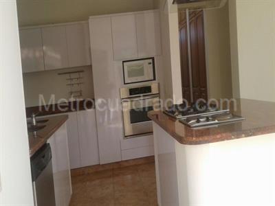 Casa de 4 alcobas en venta en San Simon, Bogotá, 420 m² · foto 9 de 17