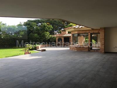 Casa de 4 alcobas en venta en San Simon, Bogotá, 420 m² · foto 2 de 17