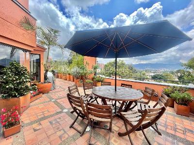 Apartamento de 4 alcobas en venta en Cerros De Niza, Bogotá, 310 m² · foto 3 de 19