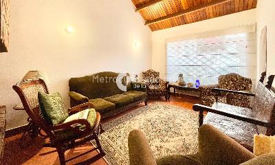 Casa de 3 alcobas en venta en Santa Barbara, Bogotá, 230 m² · foto 2 de 13