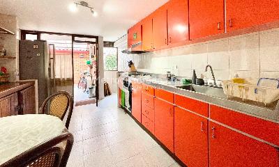 Casa de 3 alcobas en venta en Santa Barbara, Bogotá, 230 m² · foto 4 de 13