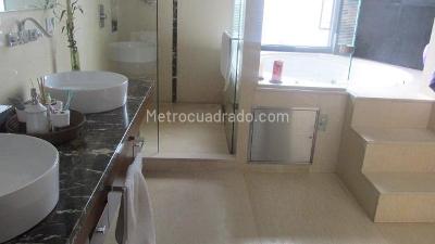 Apartamento de 3 alcobas en venta en Rosales Pietramonte, Bogotá, 335 m² · foto 19 de 20