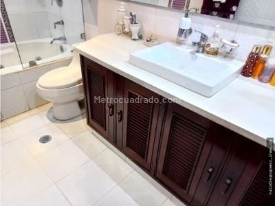 Apartamento de 3 alcobas en venta en Santa Barbara Unicentro Buganvillia, Bogotá, 173 m² · foto 7 de 20