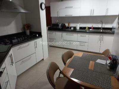 Apartamento de 3 alcobas en venta en Bella Suiza Baja, Bogotá, 230 m² · foto 13 de 20