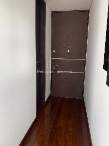 Apartamento de 3 alcobas en venta en Chico Navarra, Bogotá, 121 m² · foto 2 de 18