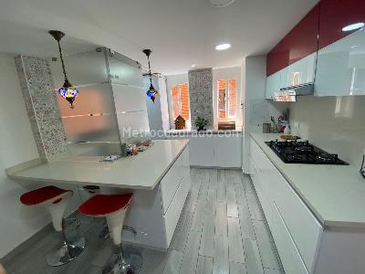 Apartamento de 3 alcobas en venta en Santa Barbara Multicentro, Bogotá, 139 m² · foto 1 de 20