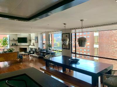 Apartamento de 3 alcobas en venta en Santa Barbara Central, Bogotá, 155 m² · foto 2 de 18