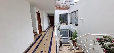 Apartamento de 3 alcobas en venta en Unicentro Santa Barbara, Bogotá, 183 m² · foto 4 de 16