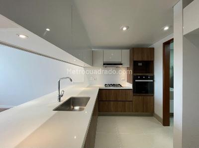 Apartamento en venta en Santa Barbara Central, Bogotá · foto 4 de 9