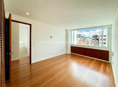 Apartamento en venta en Santa Barbara Central, Bogotá · foto 6 de 9