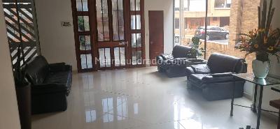Apartamento de 3 alcobas en venta en Chico Bajo, Bogotá, 144 m² · foto 2 de 15
