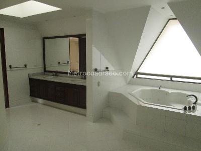 Apartamento de 3 alcobas en venta en Chico Reservado, Bogotá, 274 m² · foto 5 de 20