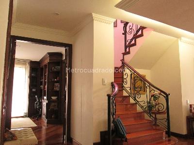 Apartamento de 3 alcobas en venta en Chico Reservado, Bogotá, 274 m² · foto 2 de 20