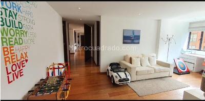 Apartamento de 3 alcobas en venta en Los Rosales Chico, Bogotá, 235 m² · foto 2 de 13