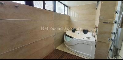 Apartamento de 3 alcobas en venta en Los Rosales Chico, Bogotá, 235 m² · foto 8 de 13