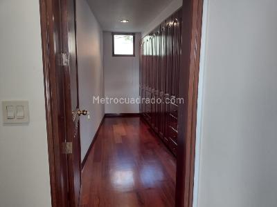 Apartamento de 3 alcobas en venta en Los Rosales Chico, Bogotá, 285 m² · foto 10 de 20