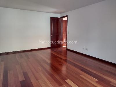 Apartamento de 3 alcobas en venta en Los Rosales Chico, Bogotá, 285 m² · foto 11 de 20