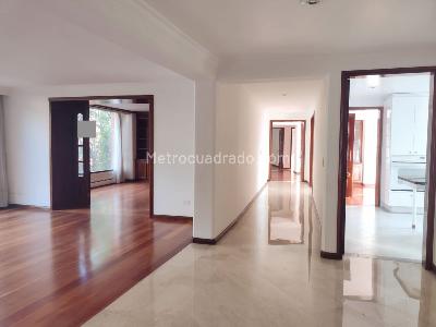 Apartamento de 3 alcobas en venta en Los Rosales Chico, Bogotá, 285 m² · foto 15 de 20