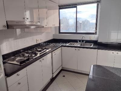 Apartamento de 3 alcobas en venta en Los Rosales Chico, Bogotá, 285 m² · foto 16 de 20