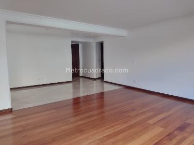 Apartamento de 3 alcobas en venta en Los Rosales Chico, Bogotá, 285 m² · foto 2 de 20