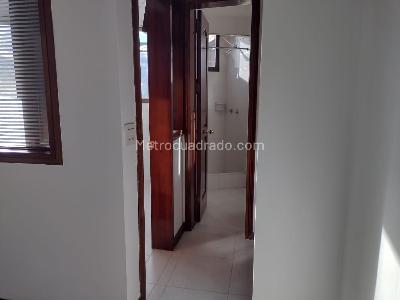 Apartamento de 3 alcobas en venta en Los Rosales Chico, Bogotá, 285 m² · foto 3 de 20