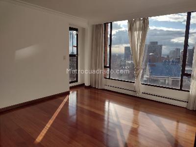 Apartamento de 3 alcobas en venta en Los Rosales Chico, Bogotá, 285 m² · foto 4 de 20