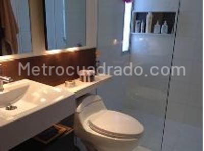 Apartamento de 2 alcobas en venta en Chico Bajo, Bogotá, 82 m² · foto 11 de 12