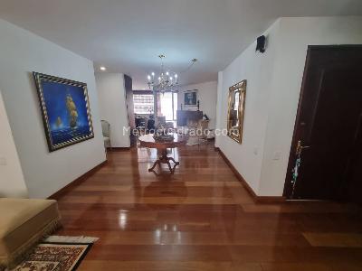 Apartamento de 2 alcobas en venta en Chico Reservado, Bogotá, 196 m² · foto 11 de 20