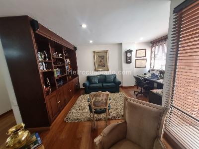 Apartamento de 2 alcobas en venta en Chico Reservado, Bogotá, 196 m² · foto 3 de 20