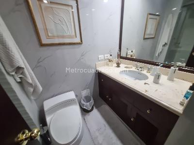 Apartamento de 2 alcobas en venta en Chico Reservado, Bogotá, 196 m² · foto 4 de 20