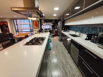 Apartamento de 3 alcobas en venta en Santa Barbara Central, Bogotá, 178 m² · foto 17 de 19